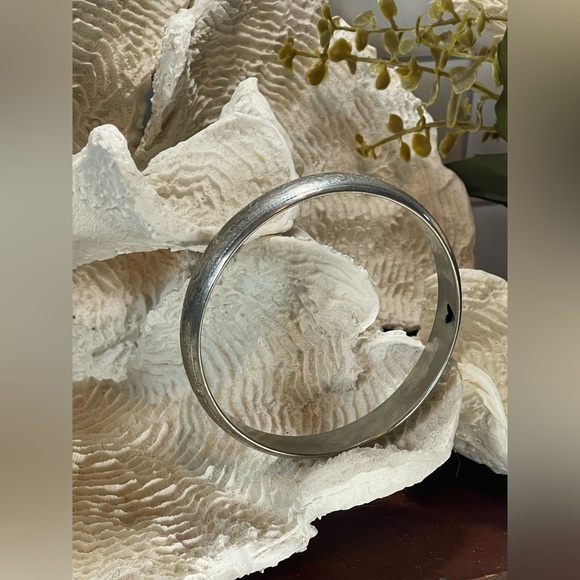 Beautiful Vintage Silver Tone Hollow Bangle Floral Etched Bracelet Heart Cutouts - Picture 1 of 7